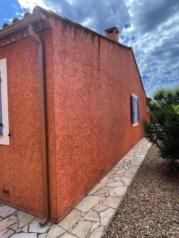 Ravalement de façade d’une maison située sur le Grau du Roi proche de Montpellier