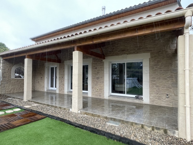 Ravalement de façade en Pierre d’une terrasse à Corneilhan proche de Béziers 